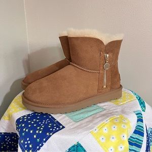 Ugg Mini Booties, chestnut, size 6